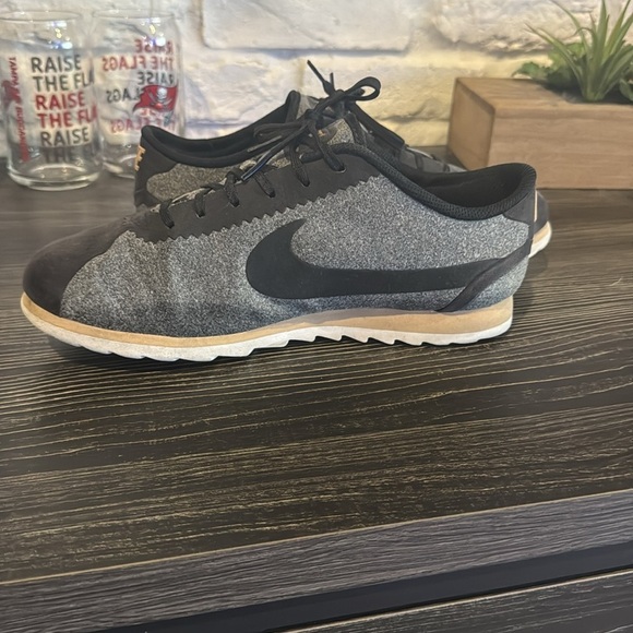 Women’s Nike Black and Gray low profile Sneakers - Picture 3 of 6